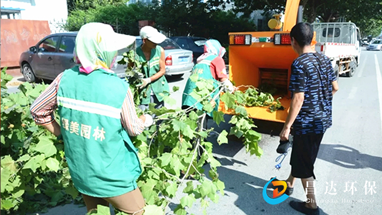 樹枝粉碎機(jī)使用4.jpg