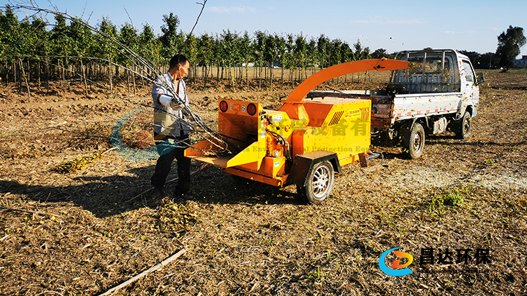河南昌達(dá)HC-6130型樹(shù)枝粉碎機(jī)新疆客戶(hù)使用現(xiàn)場(chǎng)，樹(shù)枝粉碎機(jī)實(shí)體廠(chǎng)家！