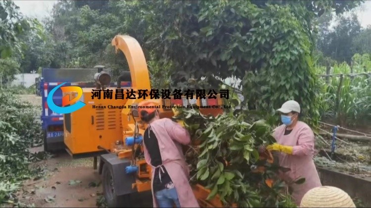 河南昌達(dá)HC-6145樹(shù)枝粉碎機(jī)浙江杭州客戶現(xiàn)場(chǎng).jpg