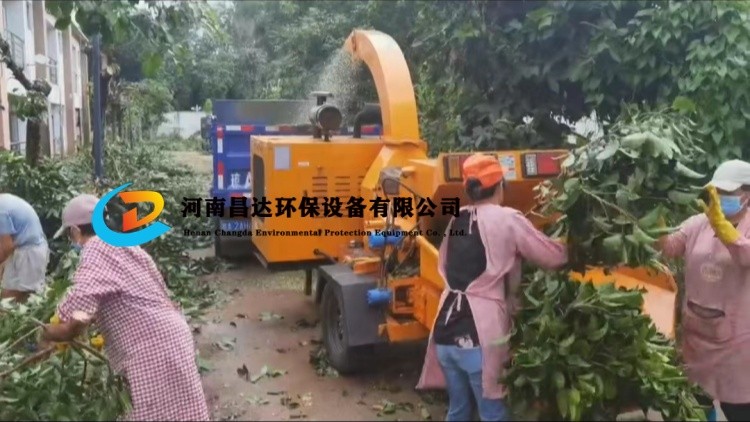 河南昌達(dá)HC-6145樹枝粉碎機(jī)浙江杭州客戶現(xiàn)場(chǎng)2.jpg