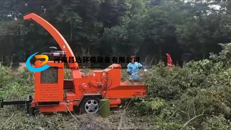 6140L樹(shù)枝粉碎機(jī)四川成都客戶現(xiàn)場(chǎng)