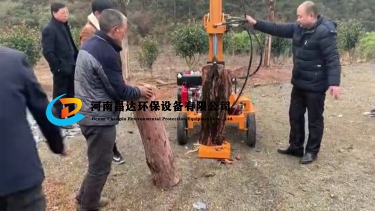 河南昌達(dá)移動(dòng)劈木機(jī)云南昆明客戶現(xiàn)場(chǎng)