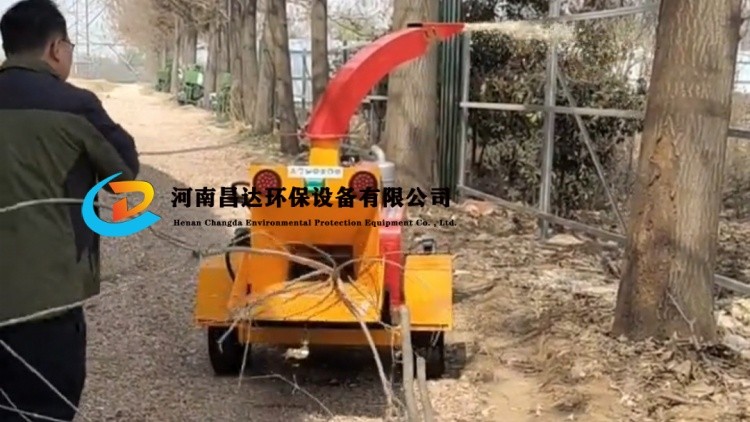河南昌達(dá)HC-6130樹(shù)枝粉碎機(jī)河南許昌客戶現(xiàn)場(chǎng)
