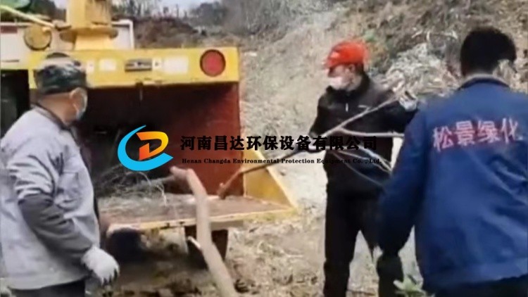 6145樹(shù)枝粉碎機(jī)新疆客戶使用現(xiàn)場(chǎng)