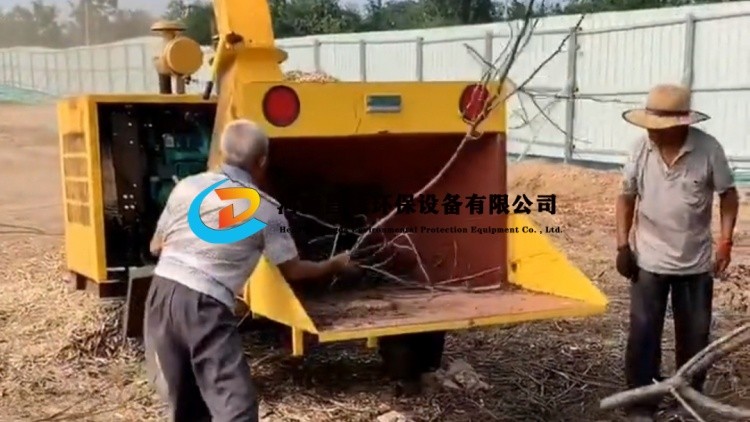 河南昌達(dá)6145樹(shù)枝樹(shù)條粉碎機(jī)河南南陽(yáng)客戶使用現(xiàn)場(chǎng)