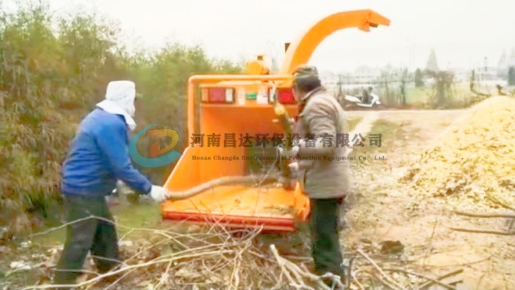 河南昌達(dá)HC6145型樹(shù)枝粉碎機(jī)山東濟(jì)南客戶使用現(xiàn)場(chǎng)