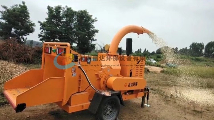 河南昌達(dá)HC-6145園林綠化樹(shù)枝粉碎機(jī)山東威?？蛻羰褂矛F(xiàn)場(chǎng)